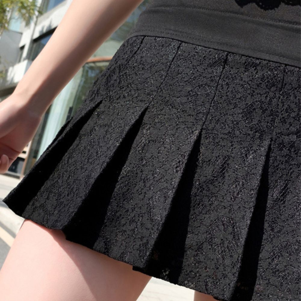 Black Lace Pleated Skirt Details