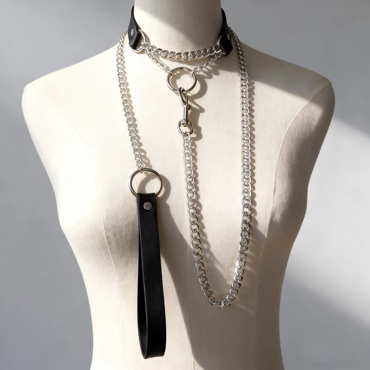 Black leather o ring chain collar with chain set
