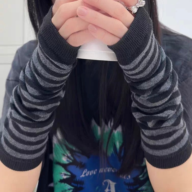 Femboy in black and grey striped arm warmers