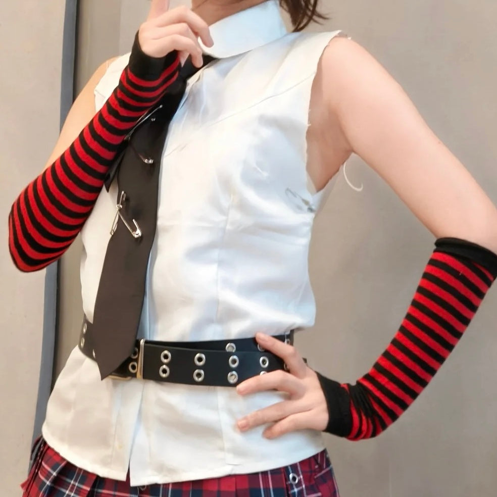 femboy-in-black and red striped arm warmers