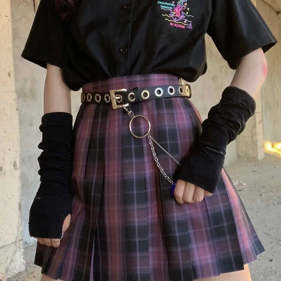 Gril in black arm warmers