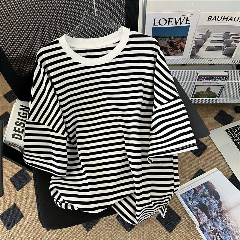 Short Sleeve Black And White Striped T-shirt