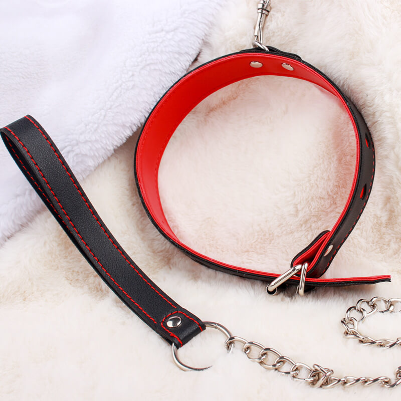 Sweet black and red leather collar with chain front